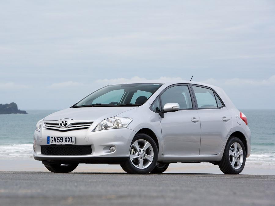  Toyota Auris 5-Door 2010 года  (UK) (фото 11 из 59)